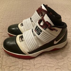 Nike Lebron Zoom Soldier 3 ‘POP’ White Black and Red Men’s size 10 Basketball